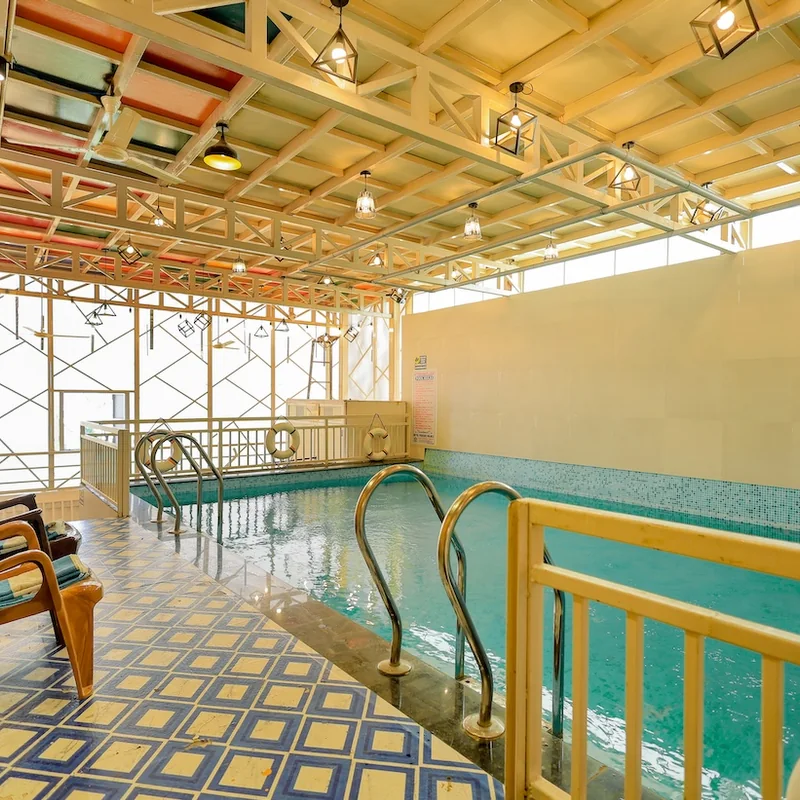 Hotel with swimming pool in Udaipur (1)