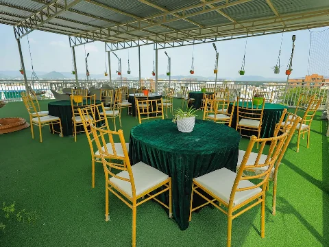 Rooftop veg restaurant in Udaipur