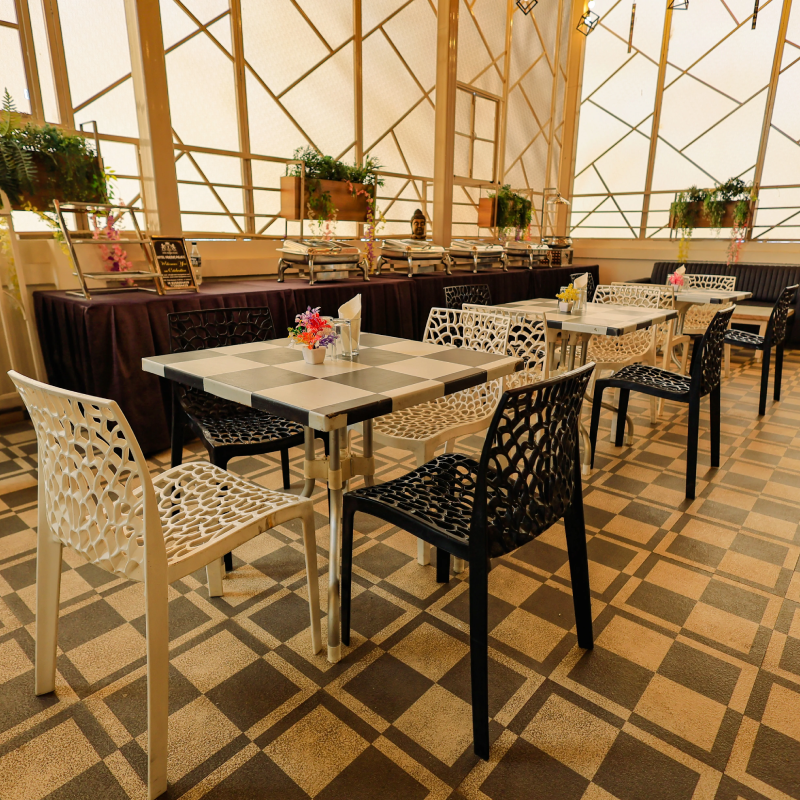 Best hotel restaurant in Hiran Magri Udaipur