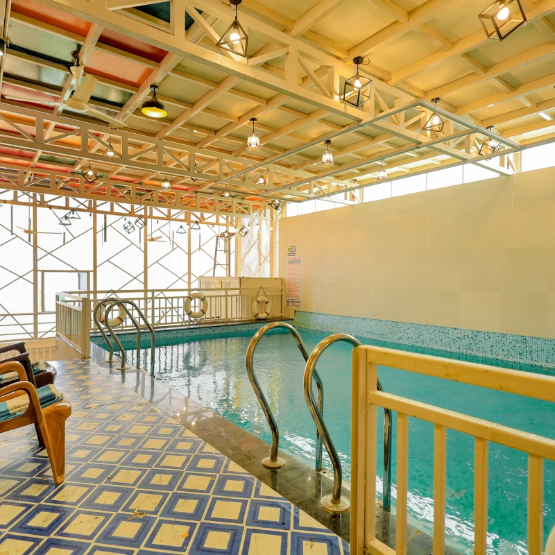 Hotel with swimming pool in Udaipur (1)